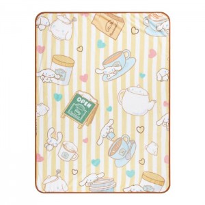 Hello Kitty Cinnamoroll Café Throw Blanket Amarillo | CL_HK61074