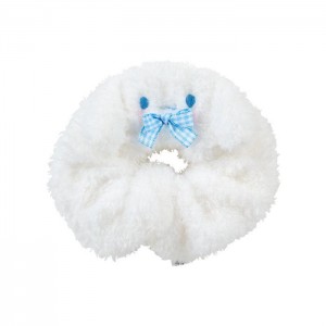 Hello Kitty Cinnamoroll Cozy Plush Scrunchie (Gingham Bow) Blancas | CL_HK64296