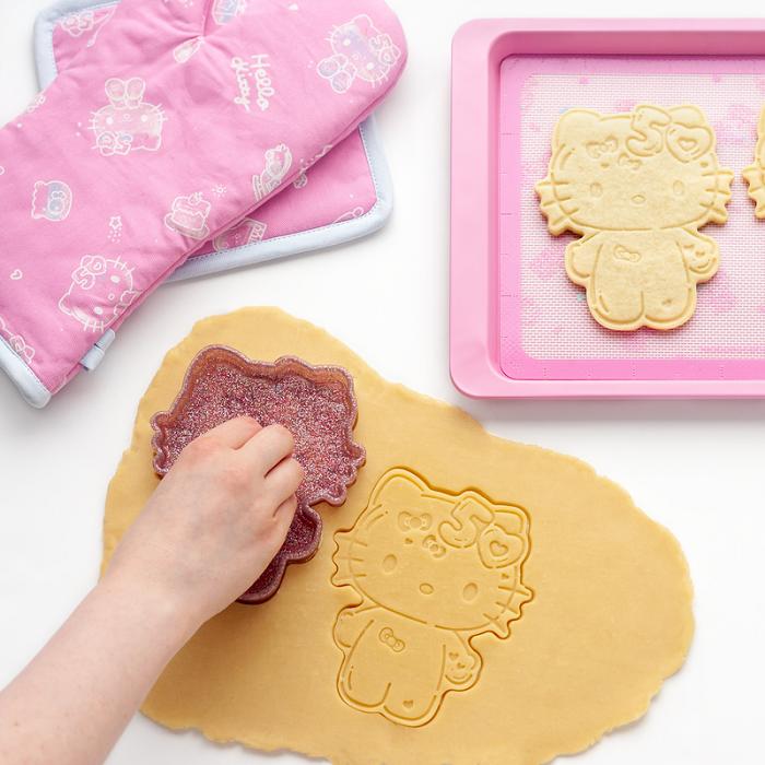 Hello Kitty Hello Kitty 50th Anniversary Cookie Stamp and Cutter Rosas | CL_HK56616